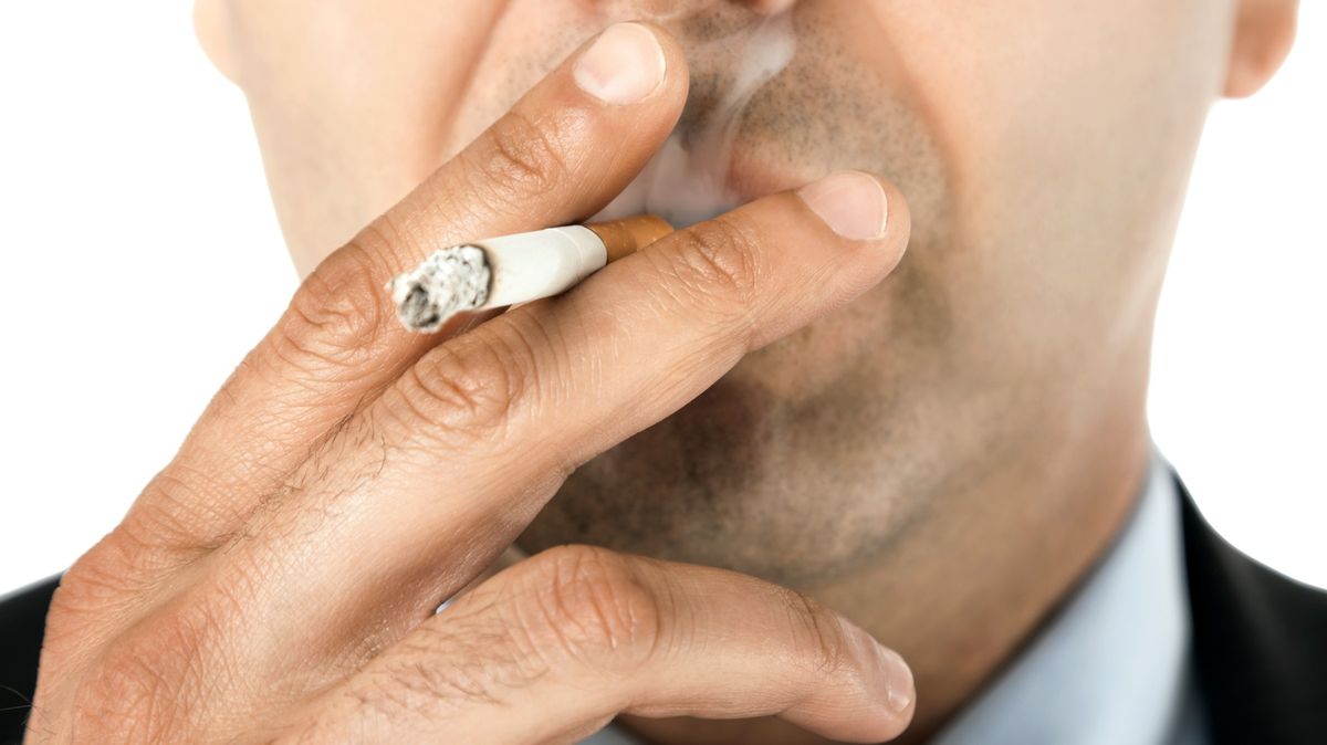 Co letos čeká kuřáky? Zaplatí víc a klasických cigaret ubyde